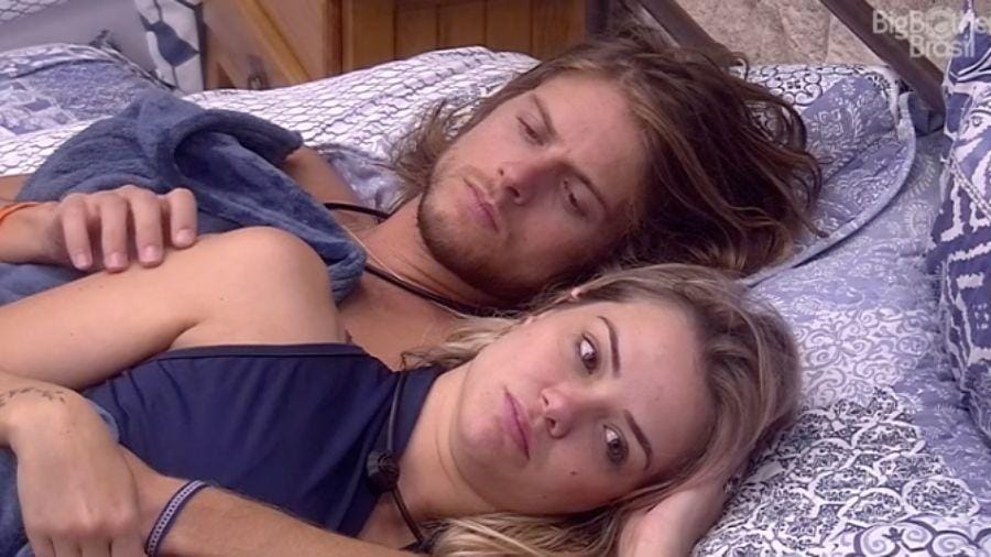 No BBB Daniel broxa com Marcela e vira meme veja vídeo