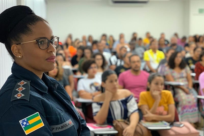 Oficial da PMSE participa de discussões sobre Violência Doméstica em Faculdade de Aracaju
