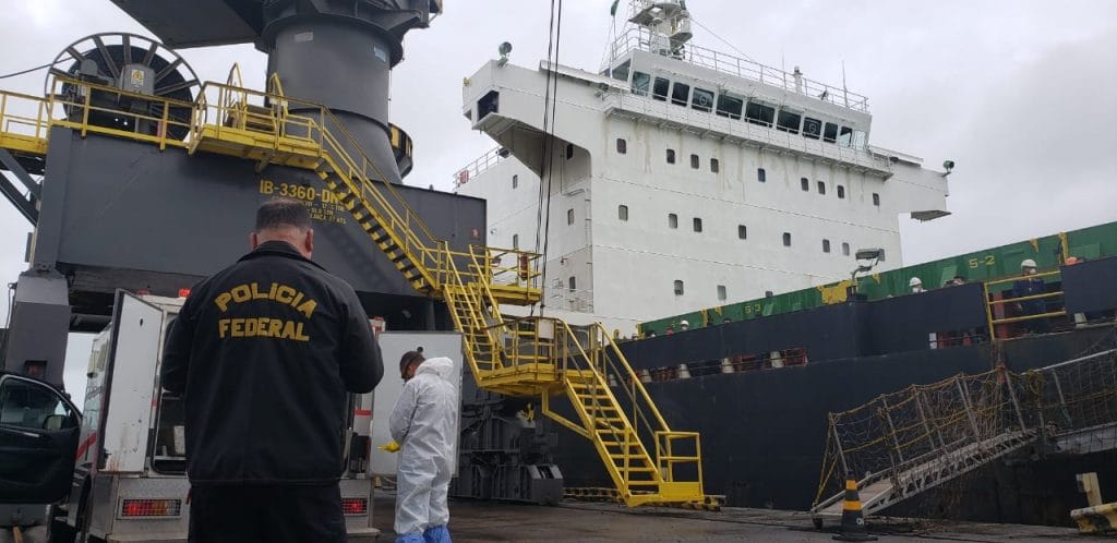 PF acompanha procedimentos após a morte do tripulante filipino em navio na Barra dos Coqueiros