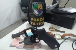 Passageiro de transporte por aplicativo é preso por porte ilegal de arma em Socorro