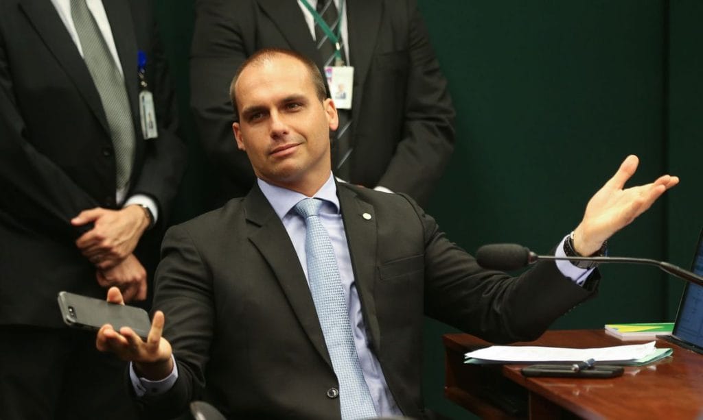 Perfil de ataques virtuais pode ter ligação com gabinete de Eduardo Bolsonaro diz site