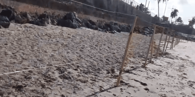 Praias de Salvador são isoladas com estaca e arame veja vídeo