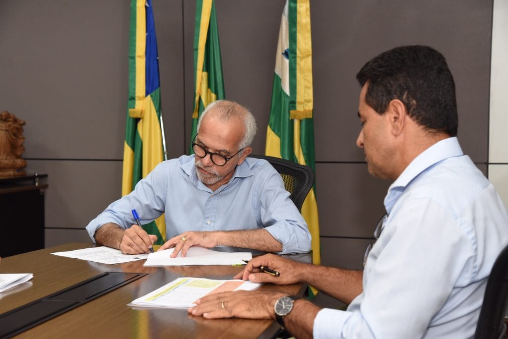 Prefeito sanciona Lei da Publicidade com prazo amplo para adequações em Aracaju