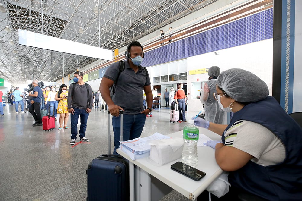 Prefeitura cadastra mais de 200 passageiros que desembarcaram no aeroporto de Aracaju