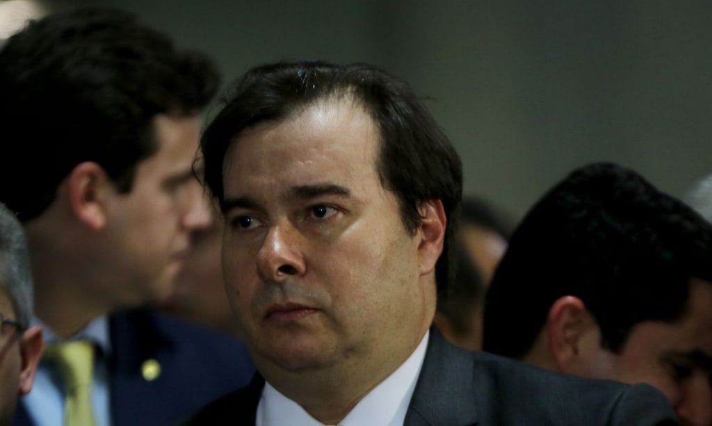 Presidente da Câmara suspende mandato de 12 deputados por um ano