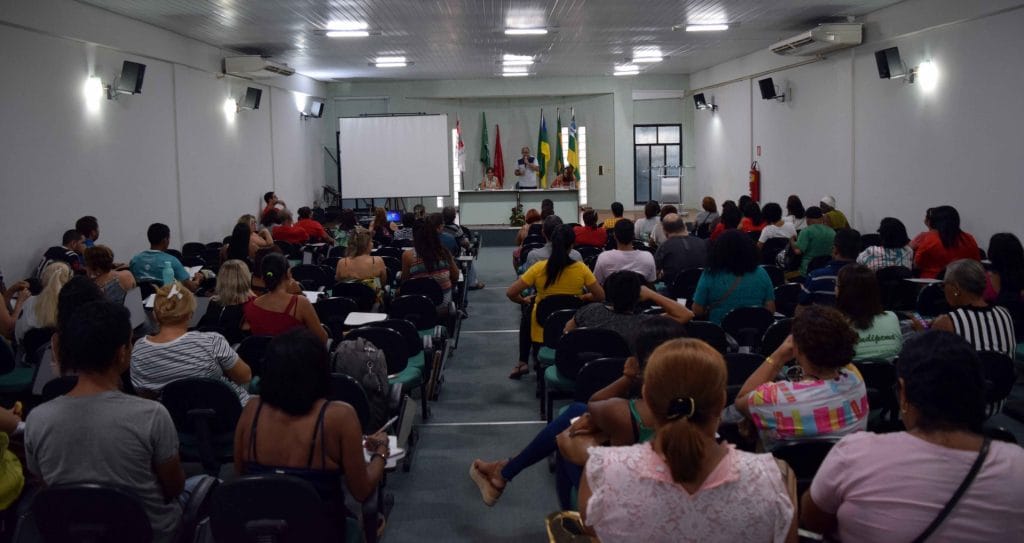 Professores municipais de Aracaju decidem por paralisar atividades por tempo indeterminado
