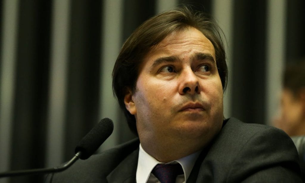 Projeto que prevê amputar mão de corrupto será devolvido por Rodrigo Maia