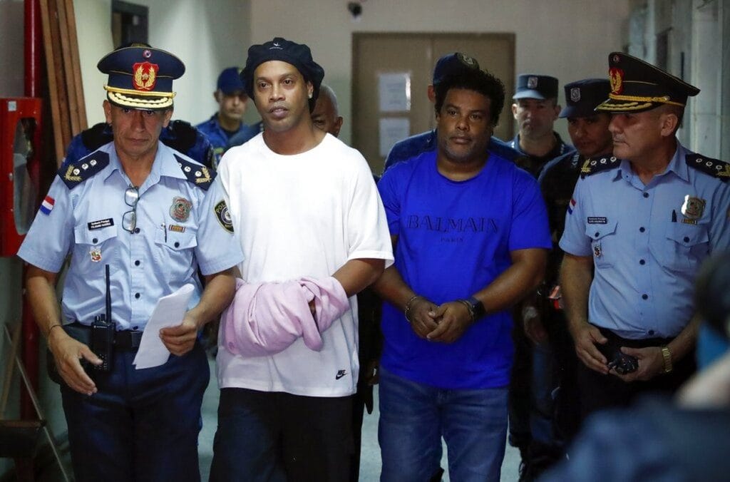 Ronaldinho Gaúcho e irmão podem ter cometidos outros crimes afirma promotor