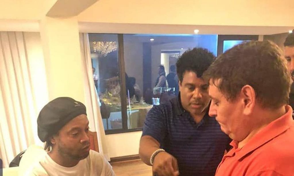 Ronaldinho tinha passaporte original com dados falsos diz MP