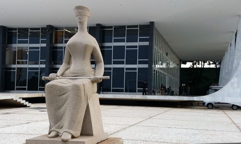 STF mantém sessões presenciais mas restringe circulação de pessoas