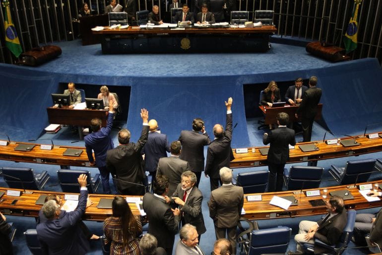 Senadores e servidores com mais 65 anos são dispensados de atividades no Senado por causa do Coronavírus