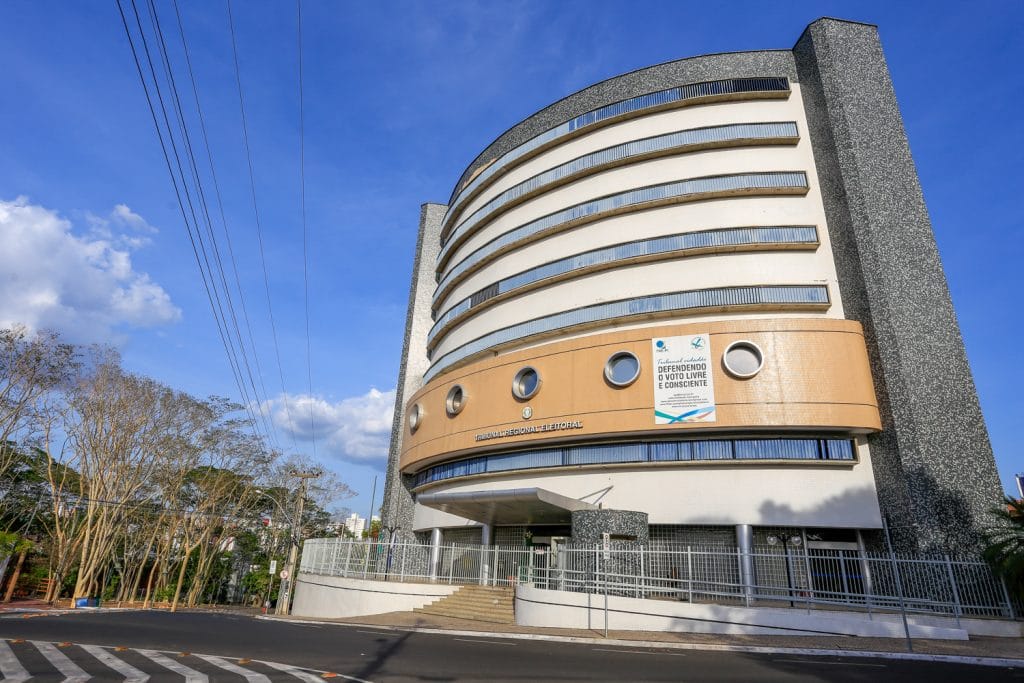 TRE do Piauí deve pelo menos R$ 10 milhões em horas extras para uma servidora 1 TRE do Piauí deve pelo menos R 10 milhões em horas extras para uma servidora