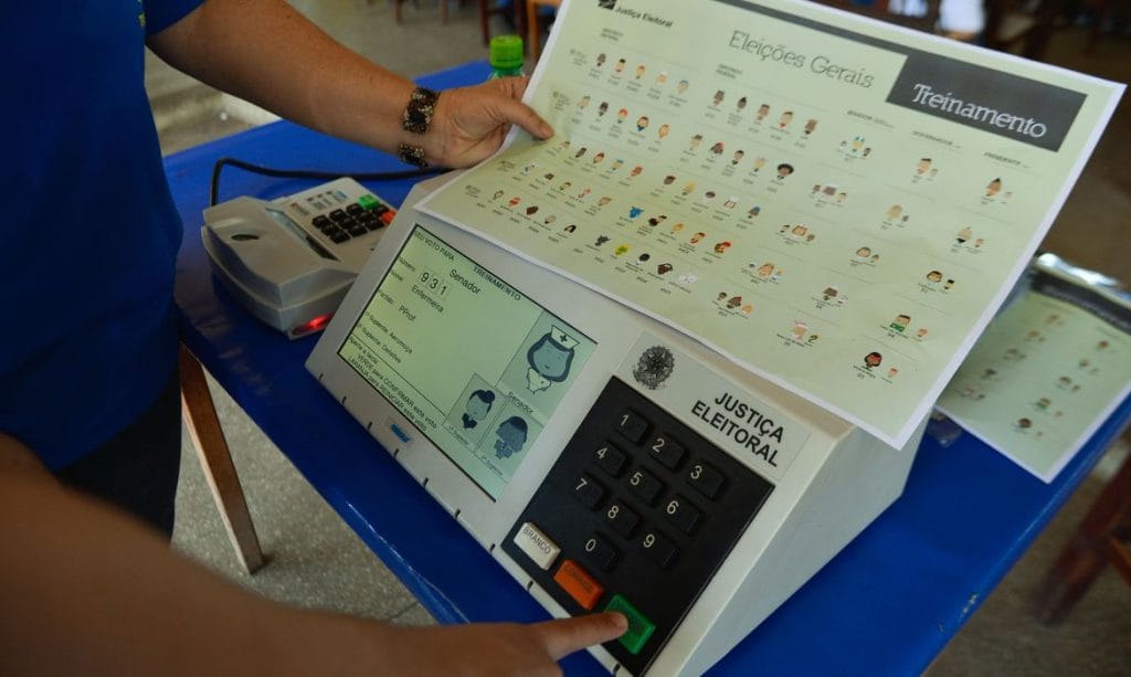 TSE rebate declaração de Bolsonaro sobre fraude em eleições