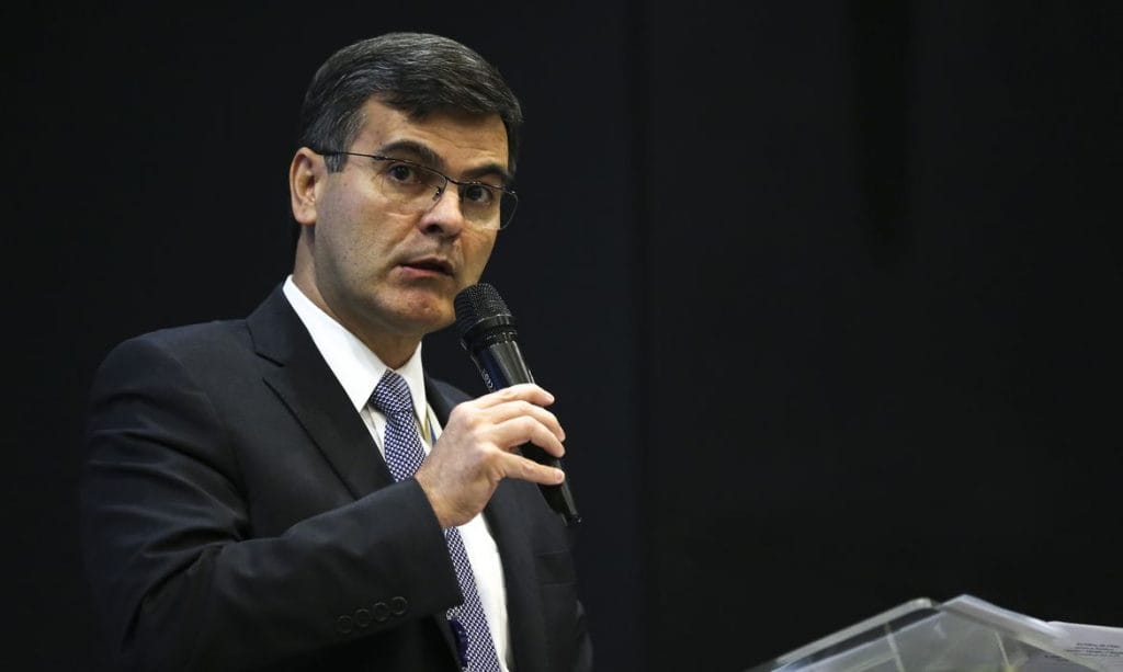 convid 19 presidente tal é o 18º inetgrante da equipe de bolso contaminado