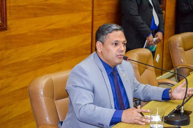 ‘Meu pai levou um chupe na bunda de Gustinho Ribeiro’ diz Ibrain Monteiro