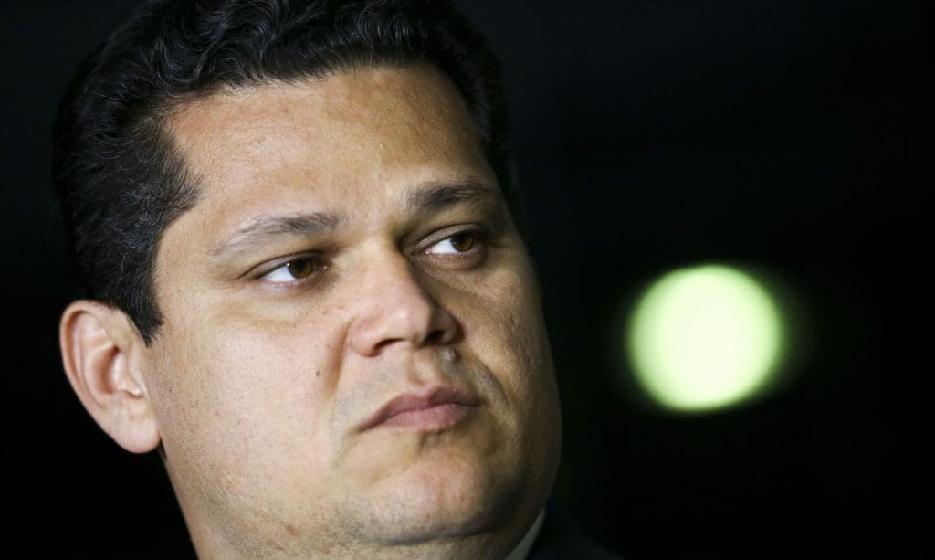 Alcolumbre está curado da covid 19 e volta às atividades