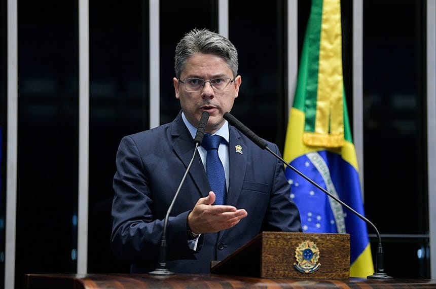 Alessandro Vieira confirma indícios para impeachment de Bolsonaro