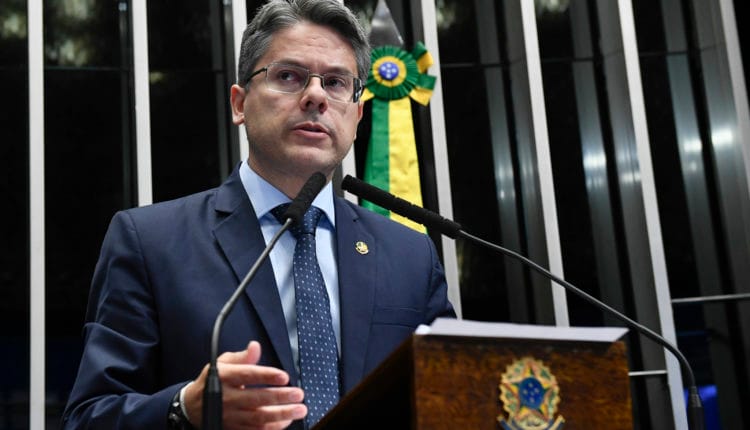 Alessandro Vieira pede convocação de Augusto Heleno sobre suposto dossiê contra Poderes