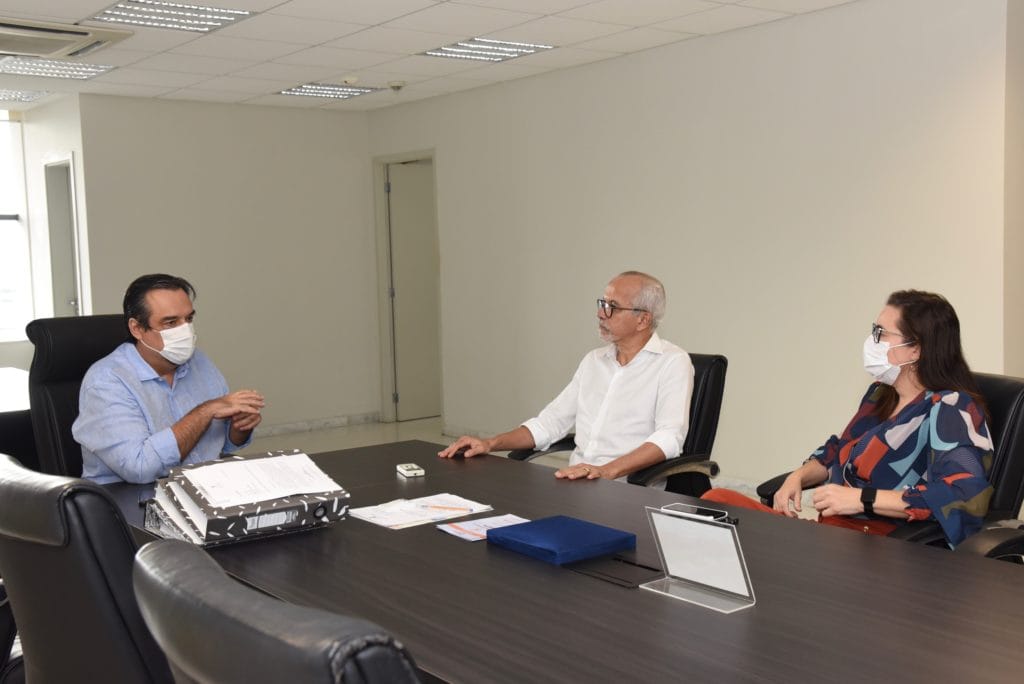 Após polêmica Edvaldo entrega cópias da licitação para a construção do Hospital de Campanha