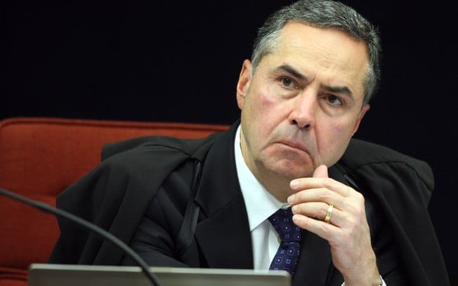 Assustador diz Barroso sobre manifestações pela volta do regime militar
