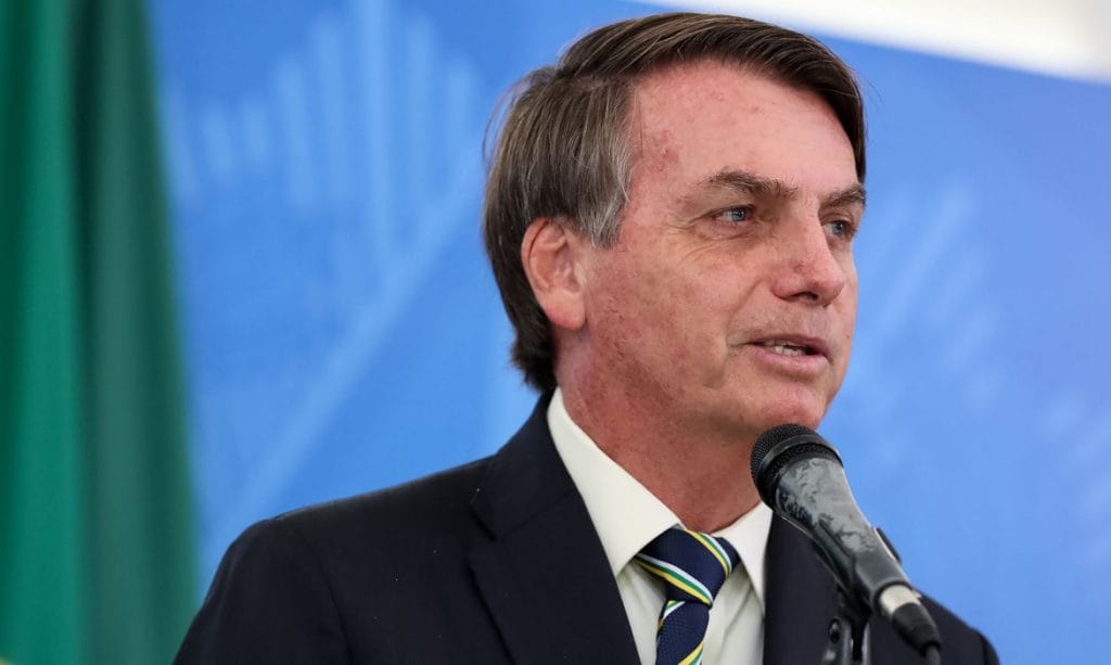 Auxílio emergencial é publicado e governo abre crédito de R 98 bi