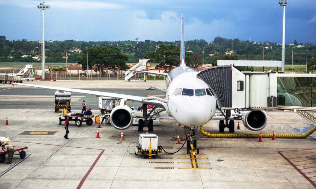 Aviões de passageiros poderão transportar pacientes com covid 19
