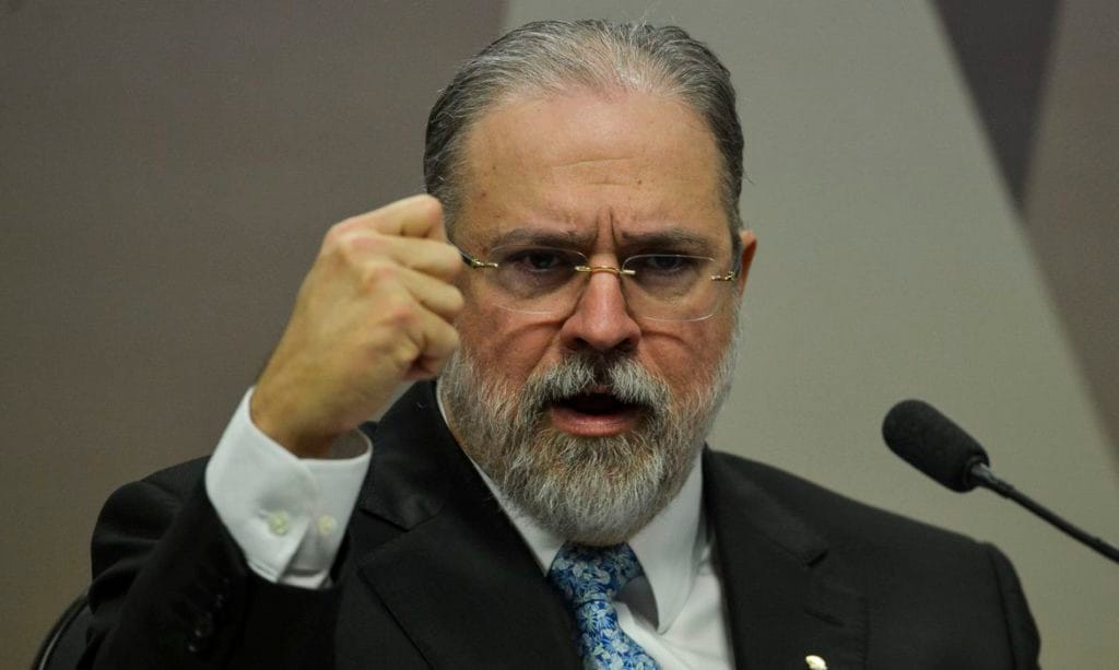 Bolsonaro pode decidir sobre isolamento diz PGR