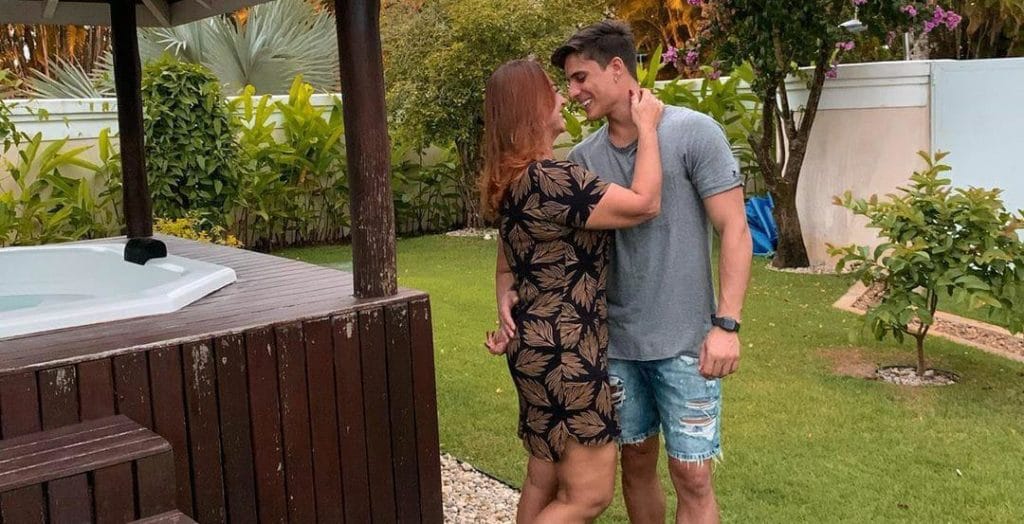 Chega ao fim namoro da mãe de Neymar com modelo diz colunista