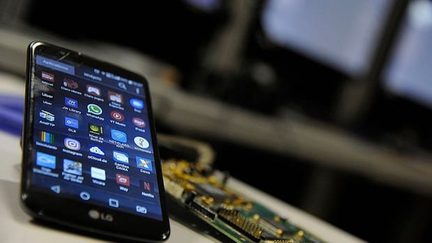 Covid 19 Governo vai enviar SMS contra aglomerações