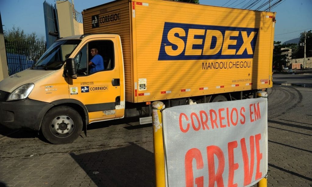 Covid 19 Trabalhadores dos Correios ameaçam greve por falta de EPIs