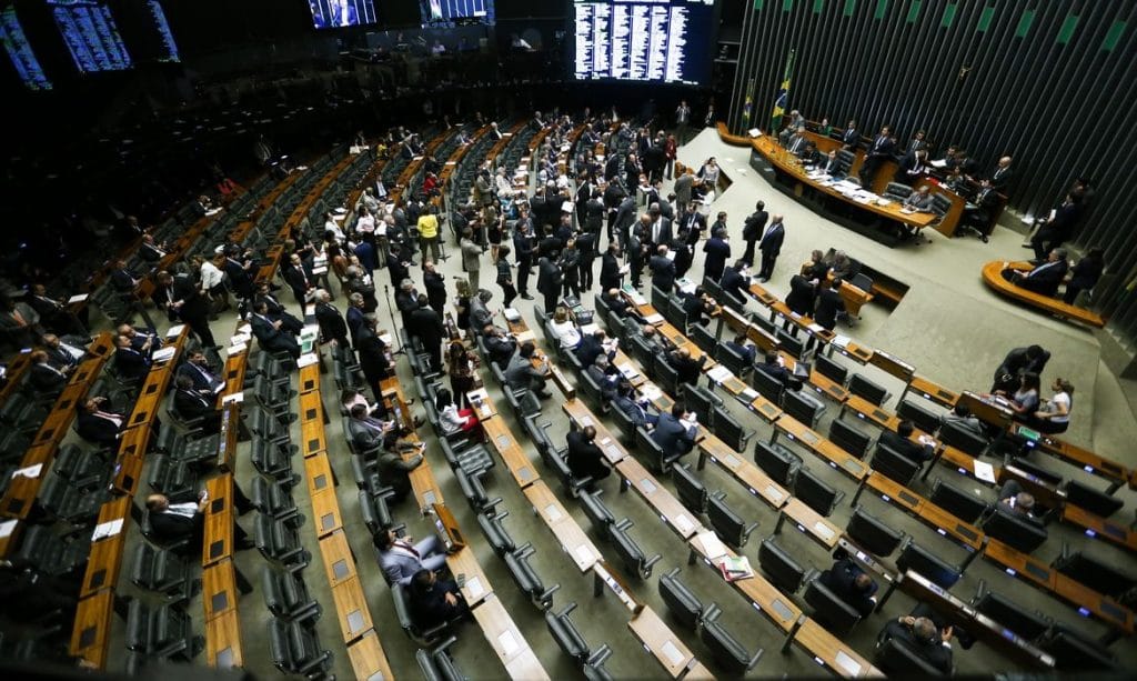 Câmara aprova suspensão de cadastro negativo durante pandemia