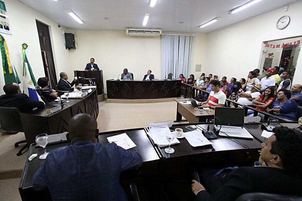 Câmara de Rosário recebe pedido de impeachment de prefeito