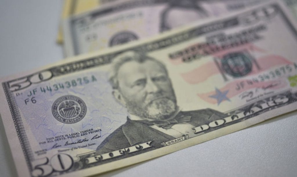 Dólar cai pela segunda vez e fecha o dia cotado em R 5227