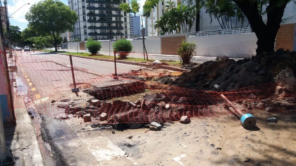 Edvaldo Nogueira acusa a Deso de prejudicar recapeamento em Aracaju
