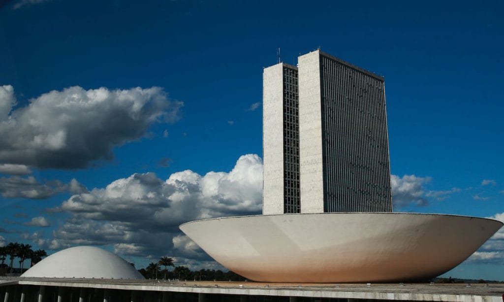 Em semana curta Congresso foca votações em matérias sobre covid 19