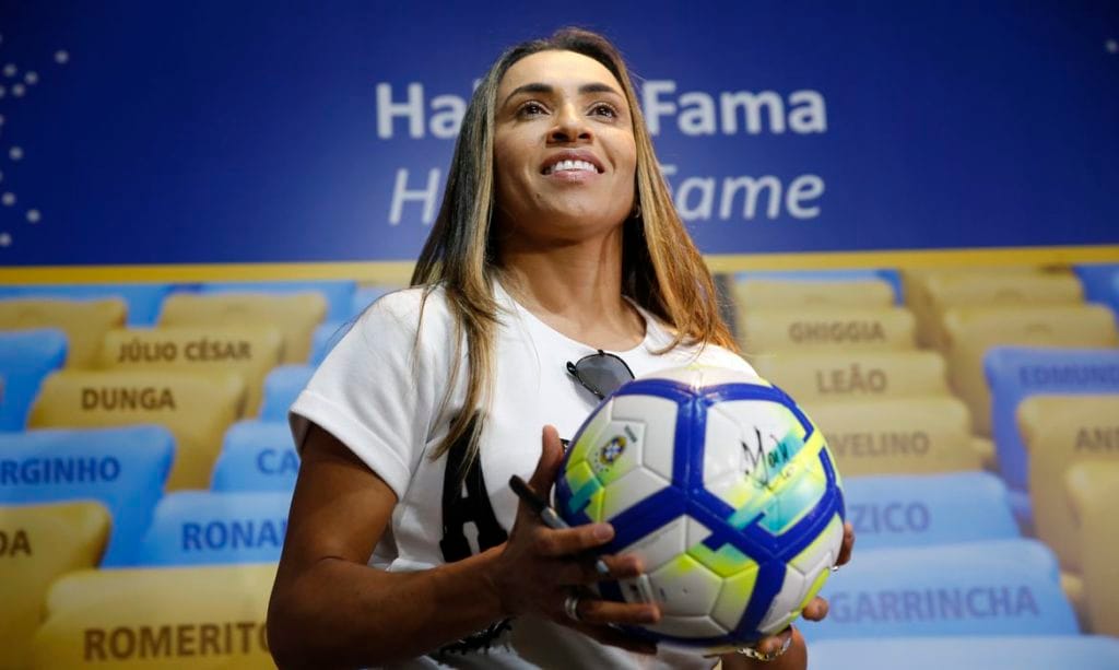 Fifa homenageia profissionais da linha de frente contra a covid 19