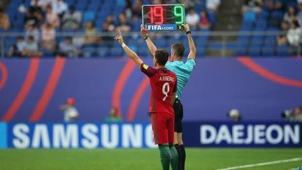 Fifa sugere cinco substituições por equipe para lidar com possível maratona de jogos