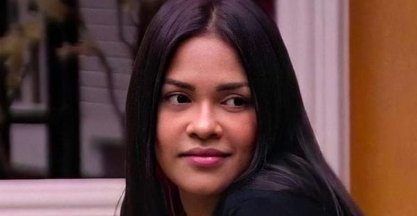 Flayslane diz que desativou rede social para não cair em depressão