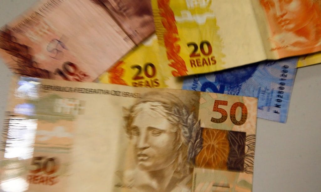 Governo eleva para R 1496 bi previsão de déficit para 2021
