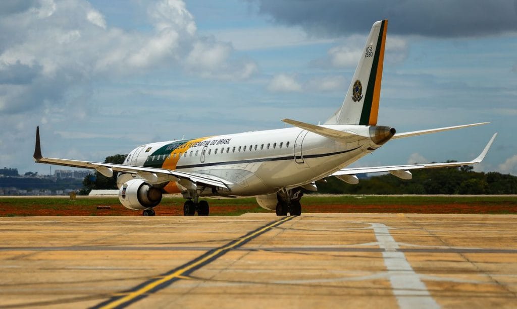 Governo estuda enviar aviões da Força Aérea para trazer equipamentos médicos da china