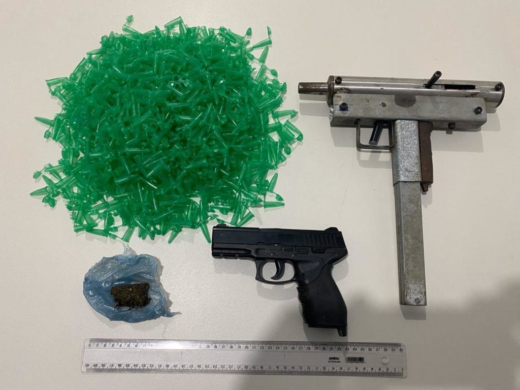 Homem é preso com submetralhadora e materiais de tráfico no Porto Dantas