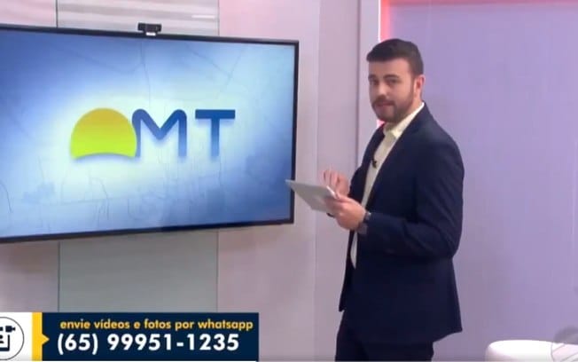 Jornalista se descuida e nude aparece ao vivo em jornal da Globo veja vídeo
