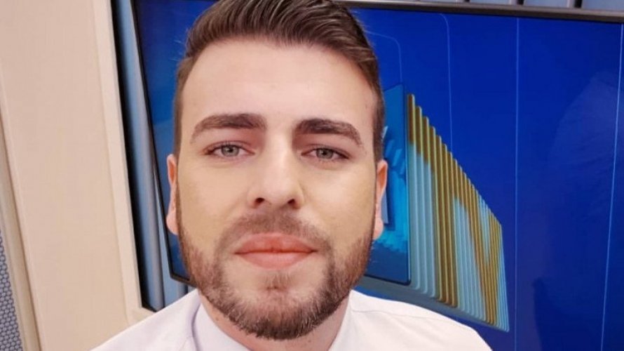 Jornalista Demitido Da Globo Ap S Deixar Vazar Nude Ao Vivo Ajunews