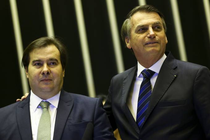 Maia tem que me respeitar como chefe do Executivo reclama Bolsonaro