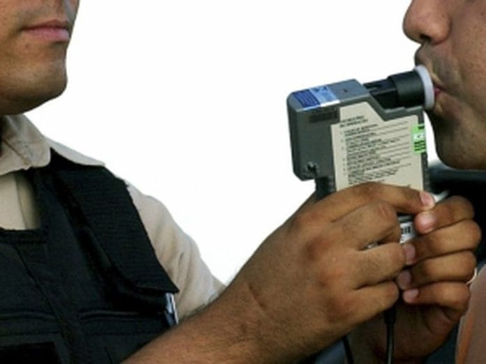 Motorista é preso por embriaguez ao volante e excesso de passageiros no Conjunto João Alves