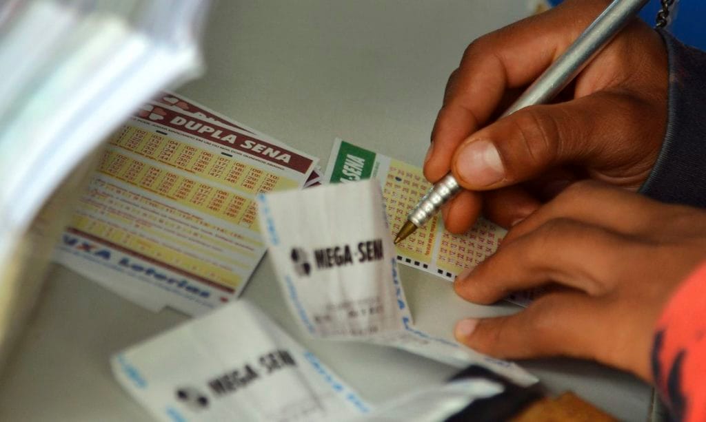 Ninguém acerta sorteio e Mega Sena acumula em 15 milhões