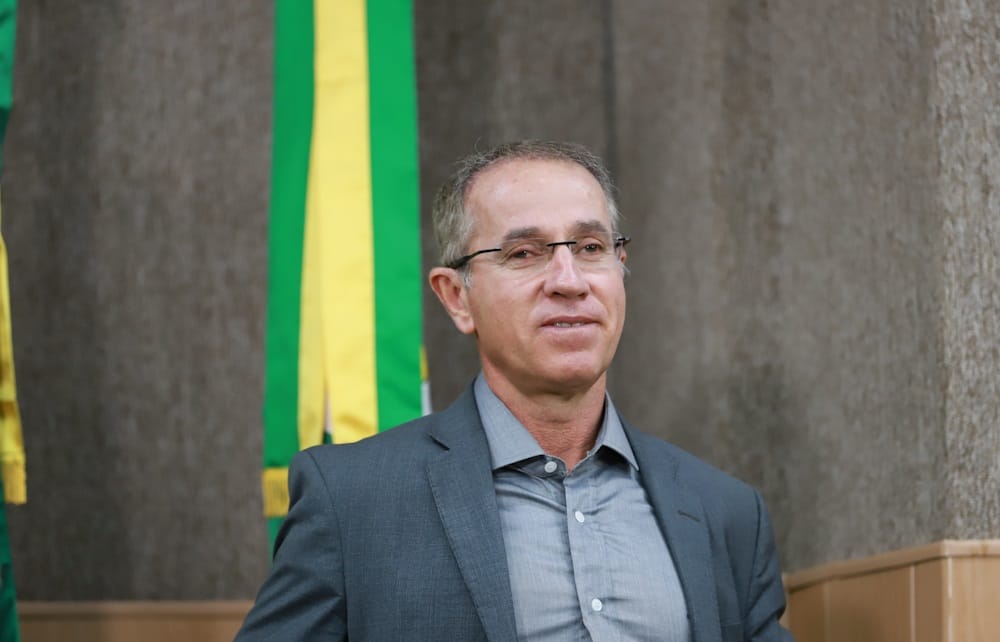 Nitinho cancela uso de carros e combustível pelos vereadores e mantém corte da Vaep
