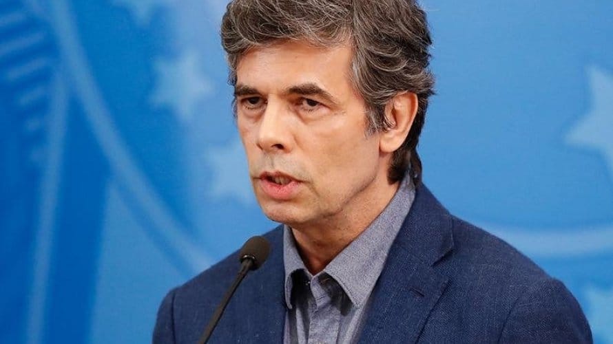 Novo ministro da Saúde ignora aglomerações e presença de Bolsonaro em atos