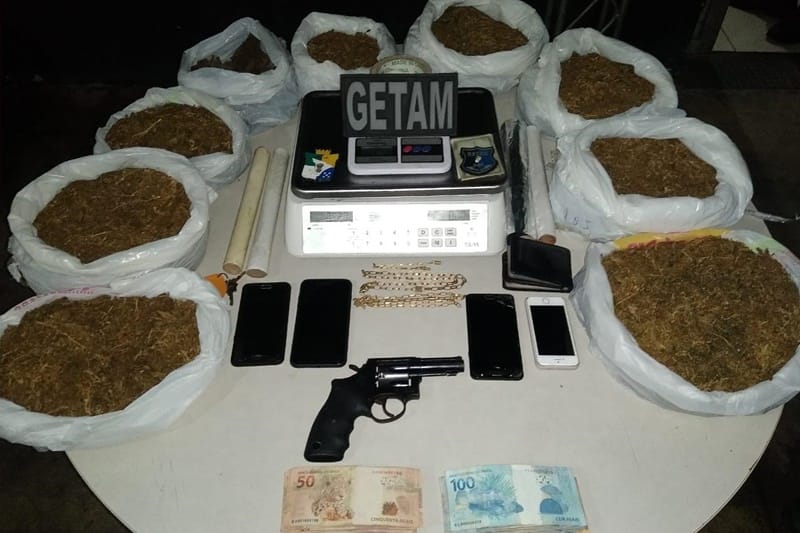 Polícia prende três suspeitos e apreende 3 kg de maconha em Aracaju