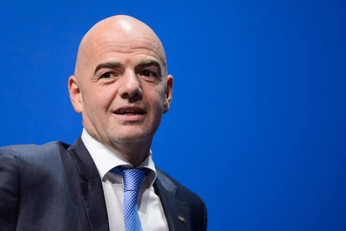 Presidente da FIFA revela ‘tranquilidade’ em retorno do futebol: “Se há risco, não joga” 1 Presidente da FIFA revela tranquilidade em retorno do futebol “Se há risco não joga”